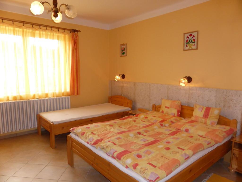 Napfeny Apartman Es Vendeghaz Egerszalók Rom bilde